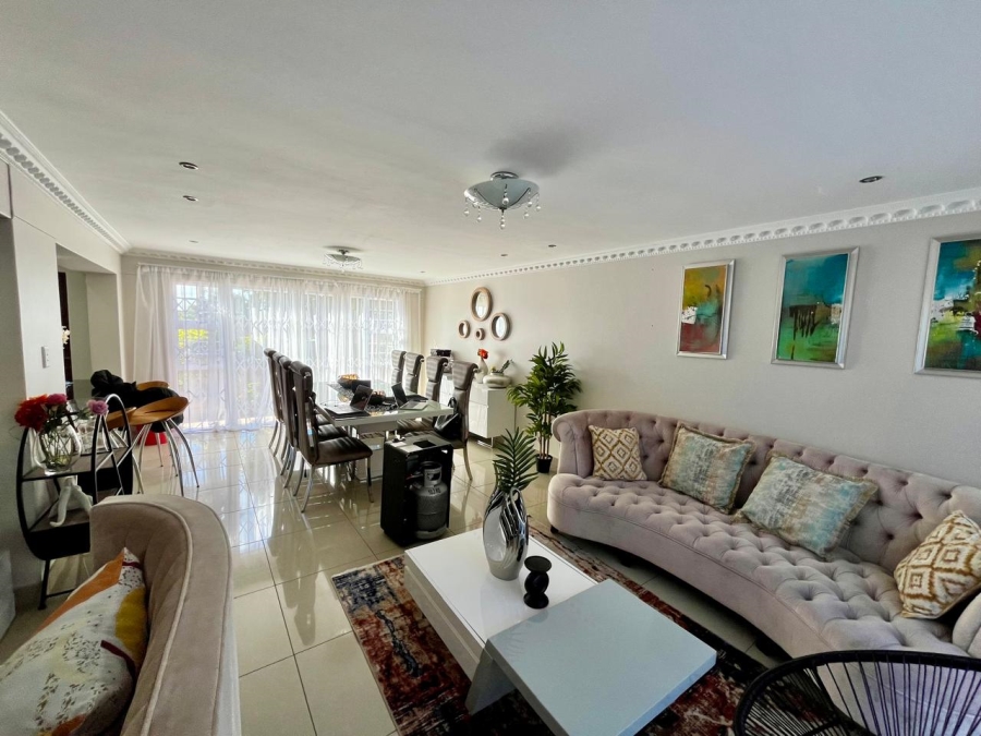 To Let 4 Bedroom Property for Rent in Beacon Bay Eastern Cape
